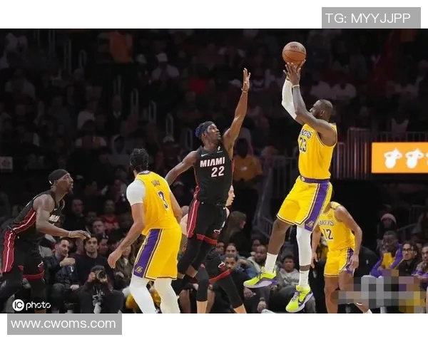 湖人对决热火央视直播精彩赛事回顾与分析