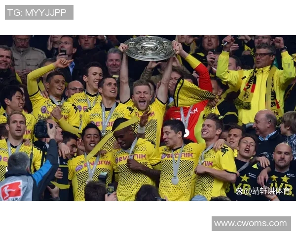 多特蒙德与沙尔克激战进球大战球迷见证经典对决瞬间 多特蒙德与沙尔克激战进球大战球迷见证经典对决瞬间